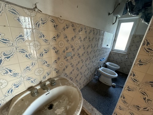 Villa Da Ristrutturare Con PdC Approvato Per Demolizione e Ricostruzione.